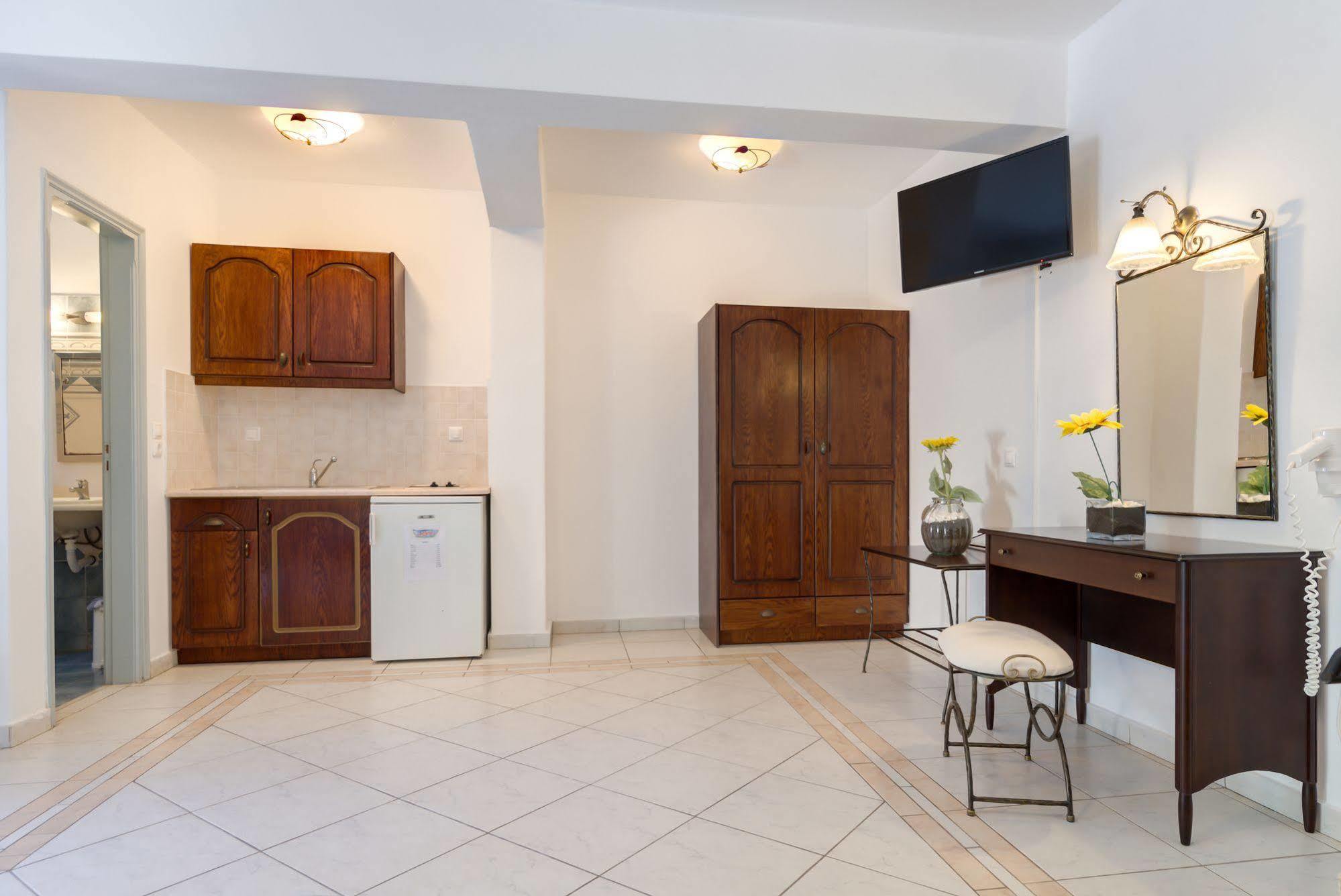 Joy ηotel Perivolos (Santorini)