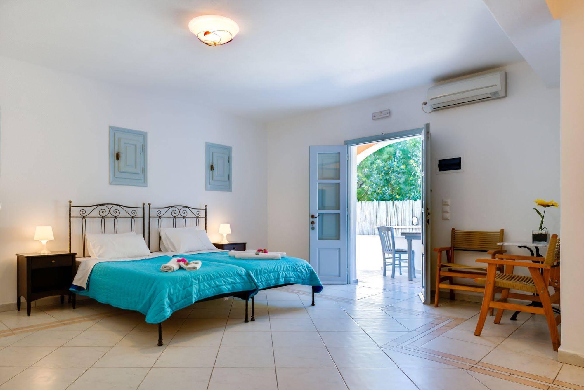 Joy ηotel Perivolos (Santorini)